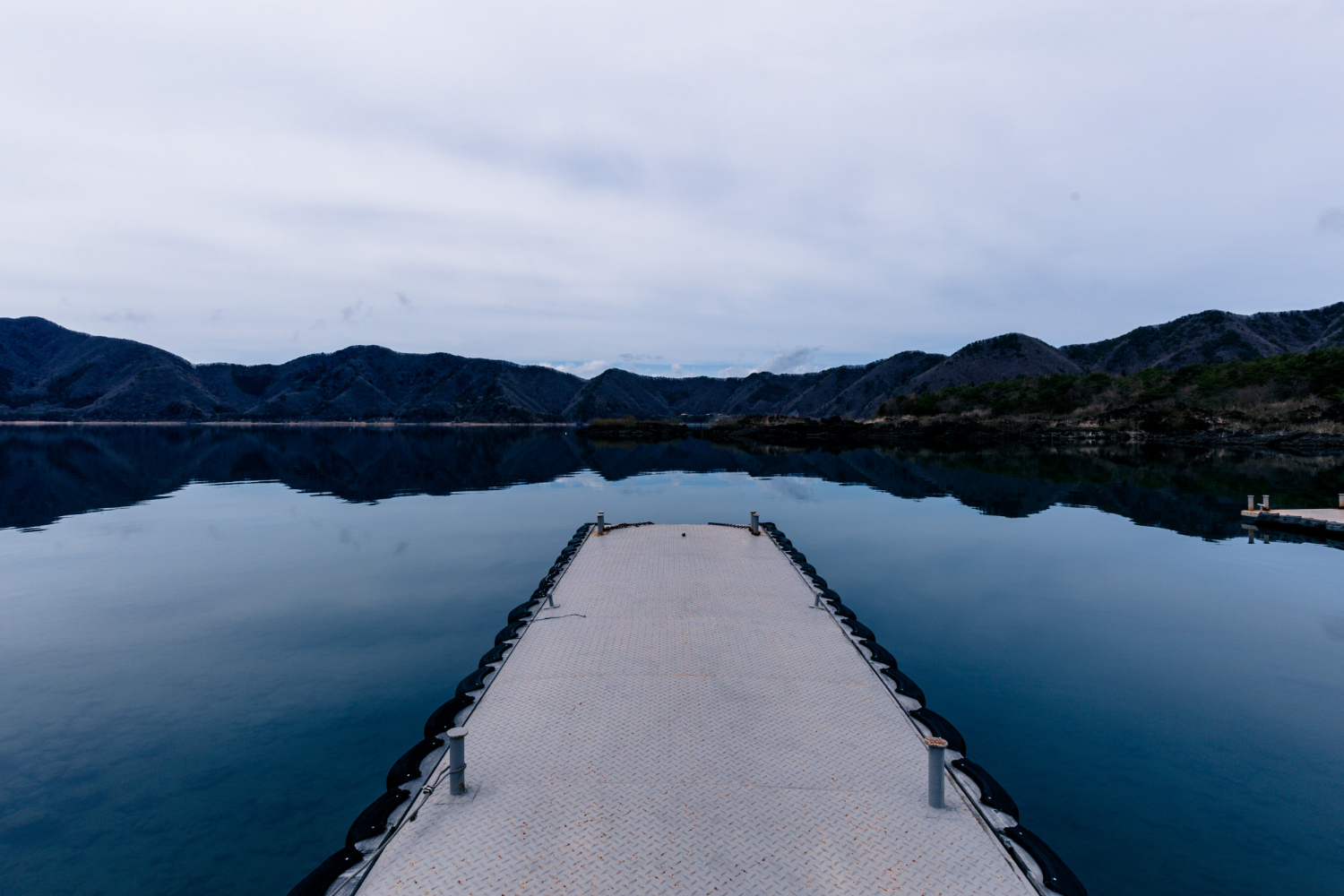 Maximizing Lakefront Space with Aluminum Boat Dock Sections