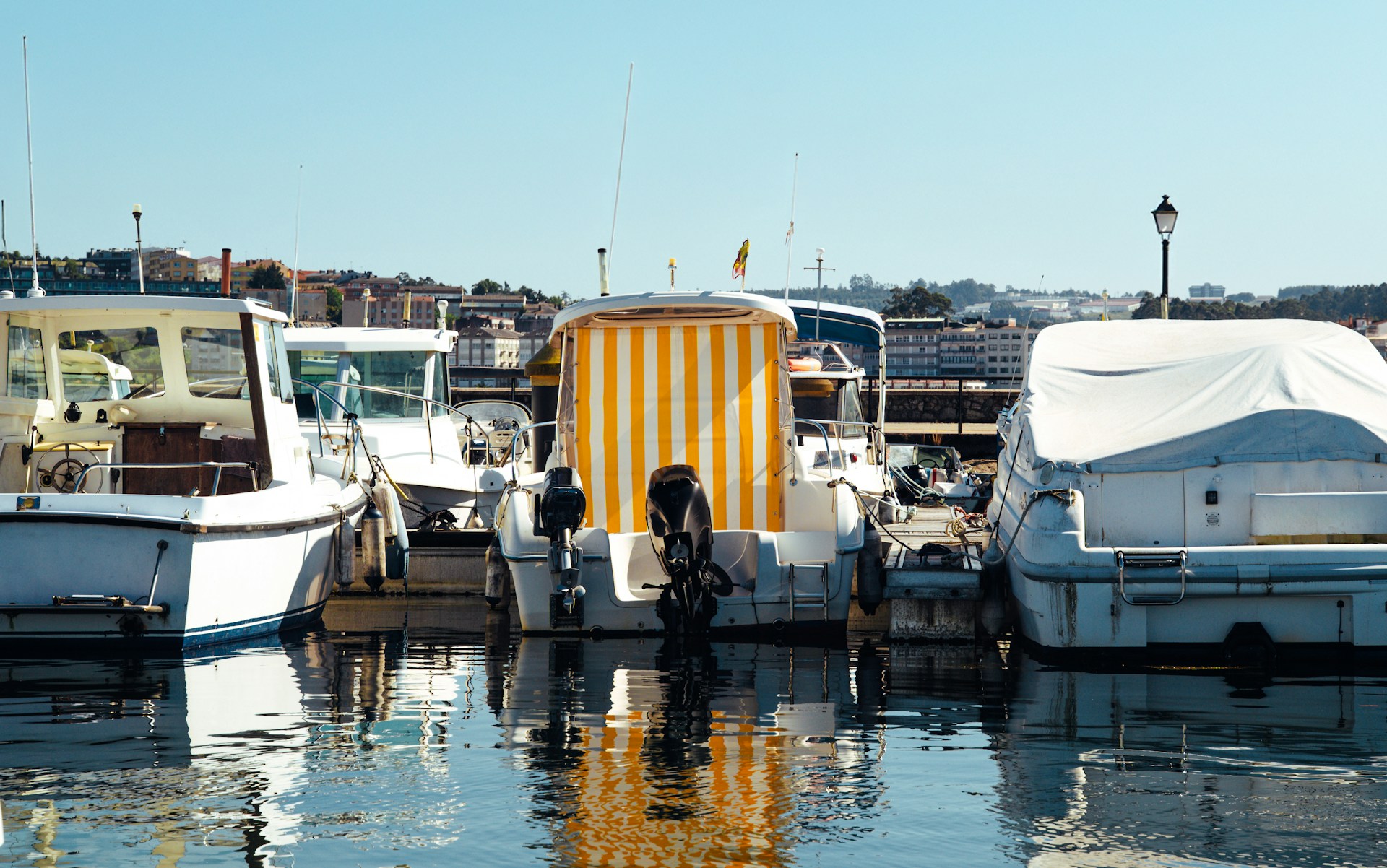 When Pontoon Boat Lifts Prevent the Most Expensive Dock Damage